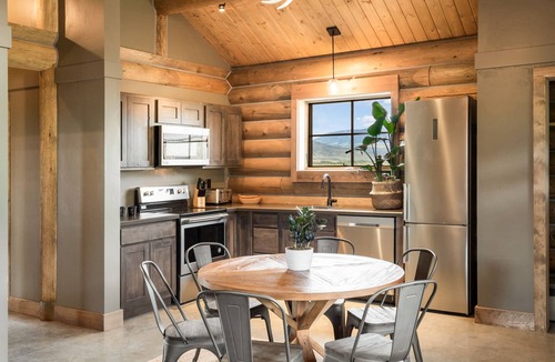 Livingston Cabin | Beautiful Log Cabin Near Fishing Access To Yellowstone