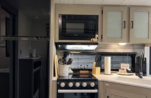 Port Bolivar House | Beautiful NEW 2023 camper covered on concrete slab. Sit and enjoy the barges
