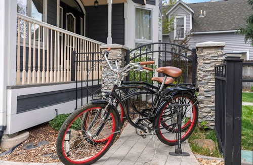Martinez Park Apartment | Beautiful Old Town 2 Bedroom Apartment With Bikes!
