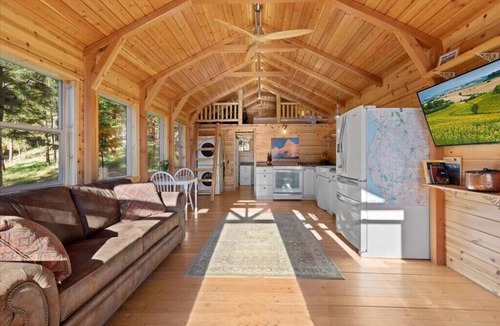 Florence Cabin | Beautiful Tiny Home in the Bitterroot - Views of Lolo Peak - Pet Friendly!