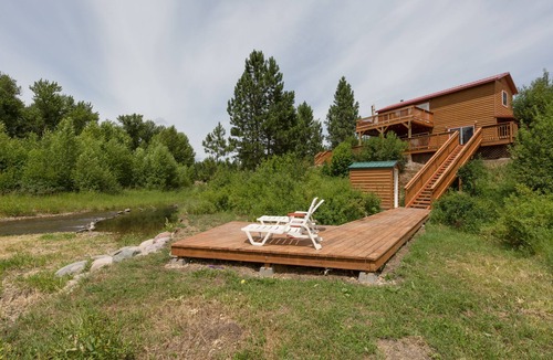 Huson Cabin | Beautiful water front cabin sleeps four. Just 30 minutes from Missoula airport.