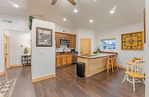 Great Falls Cabin | Beautifully renovated cabin gives the woodsy feel with city convenience.