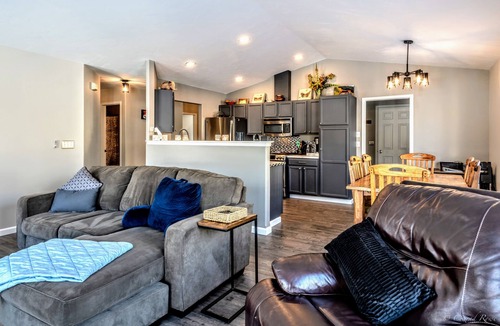 Whitefish House | Best of Whitefish 2018-25 - 5 star reviews! 3 Bedrooms 5 mins 2 WF! 30 to GNP!