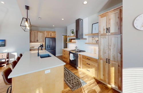 Red Lodge House | Beyond Yellowstone a modern vacation rental with Wi-Fi and Hot Tub