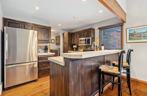 Aspen Brook Cabin | Bierhaus Cabin - Walk to RMNP, River Access! A/C.