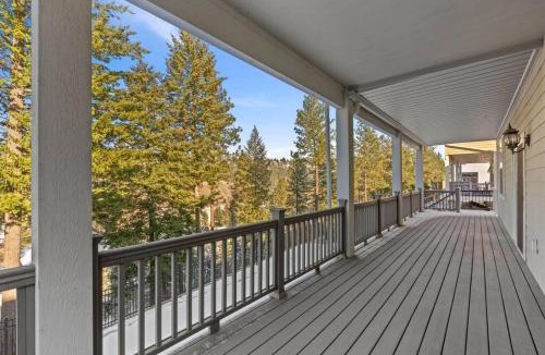 Latah Valley House | Big House Energy Spokane Stay That Hits