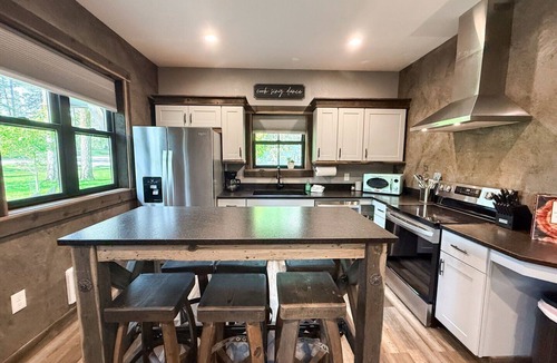 Whitefish House | Bison Ridge Cabin #5 | 4BR Getaway w/Hot Tub, Fire Pit & Grill | Sleeps 10!