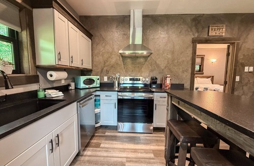 Whitefish House | Bison Ridge Cabin #5 | 4BR Getaway w/Hot Tub, Fire Pit & Grill | Sleeps 10!