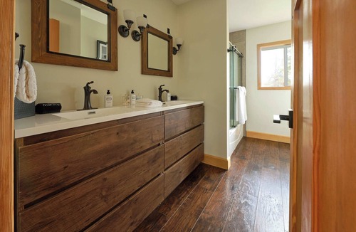 Superior House | Black Bear Lodge - Alpine Falls Ranch