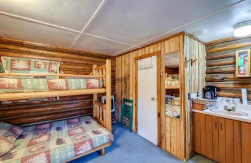 De Borgia Apartment | Black Diamond Guest Ranch Cabin with Lodge Access!
