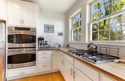 South Haven House | Blackstone on the Bluff | Large Private Beach!