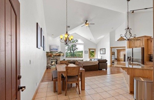 Somers Cabin | Blacktail Retreat | Close to Skiing & Glacier Park