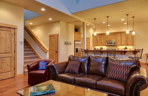 Bozeman House | Blue Pine Cone-Modern Townhome Close to Bozeman and Bridger Creek Golf Course