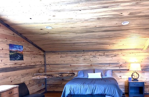 Dillon House | Blue Pine Guesthouse MT