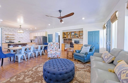 Oakley House | Blue Willows : Alpine Escape Home
