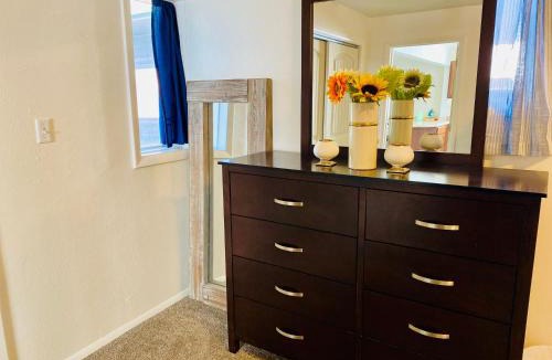 Butte House | Bo's Copper City Charmer, easy Freeway Access, open floorplan