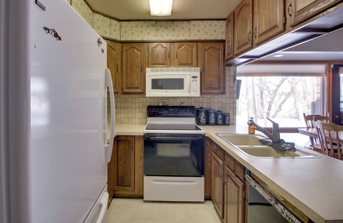 Ashby House | Boat & Hike Up North! Lakefront Minnesota Duplex