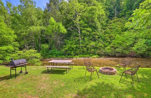 Marshall House | Bonfires & BBQs! Creekside Retreat in Marshall