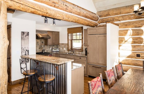 Powder Ridge House | Book for Festive Getaways! Spacious Cabin with Mountain Views and Hot Tub!