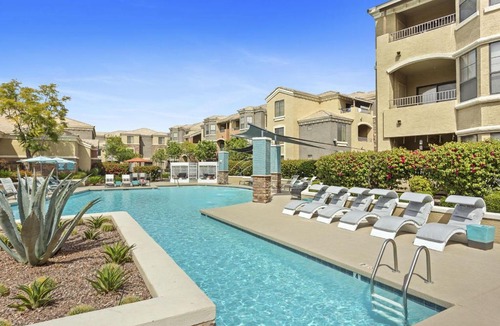 Glendale Sports and Entertainment District Apartment | Boulevard Stays 1BR by the Stadium Pool Parking Gym 11