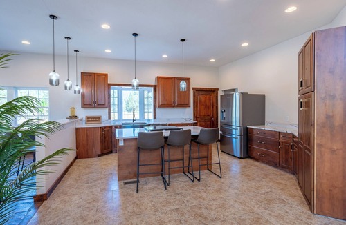 Thompson Falls House | BRAND NEW 7500 sf, 5BR/6BA luxury cabin retreat-walk to Clark Fork river.