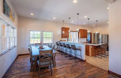 Thompson Falls House | BRAND NEW 7500 sf, 5BR/6BA luxury cabin retreat-walk to Clark Fork river.