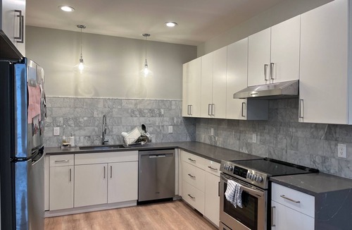 Anaconda House | Brand New Modern Clean and Cute 1 Bedroom 1 Bed Bath House