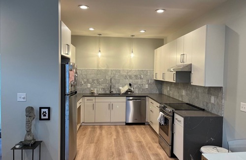 Anaconda House | Brand New Modern Clean and Cute 1 Bedroom 1 Bed Bath House