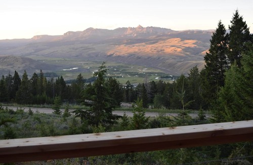 Dubois Cabin | Breath Taking Views-Near Yellowstone New Hot Tub. Just off Union Pass!