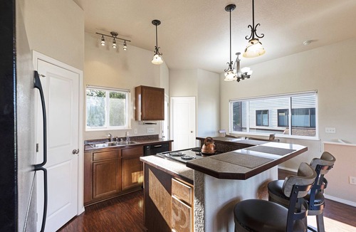 Missoula Apartment | Bright, airy, contemporary row home located in Orchard Home