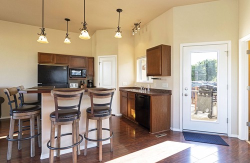 Missoula Apartment | Bright, airy, contemporary row home located in Orchard Home
