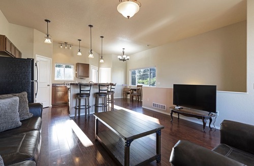 Missoula Apartment | Bright, airy, contemporary row home located in Orchard Home