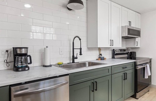 Billings House | Bright & Charming 2BR: Near Downtown