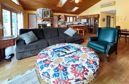 Ely Cabin | Bright & Cheery Lakeside House + Bunkhouse on Bear Island Lake W/Dock! Sleeps 7