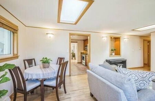 Littleton House | Bright & Cozy House Centennial/Littleton 3 Bed/3 Bath