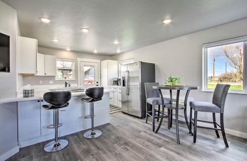 Augusta House | Bright + Modern Augusta Home - Walk to Town!