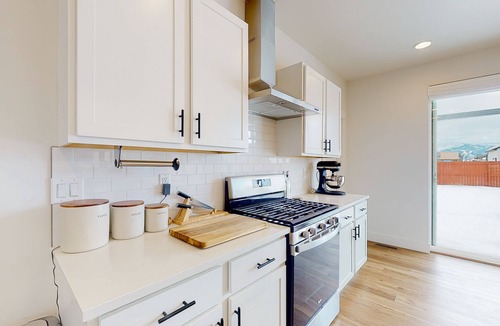 Bozeman House | Bright modern dog-friendly home with mountain view & fenced yard
