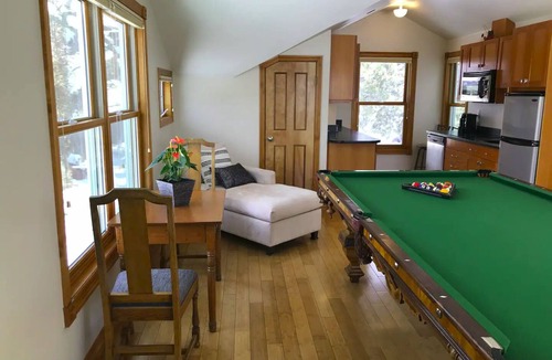 Whittier Apartment | Bright Open Studio 3 blocks to Pearl Street - A Sweet "Pool Suite" downtown.