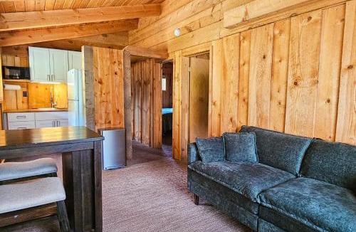 Sula House | Broad Axe - Cabin #3 - Big Horn