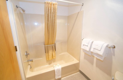 Southgate Triangle Hotel | Brooks Street Motor Inn