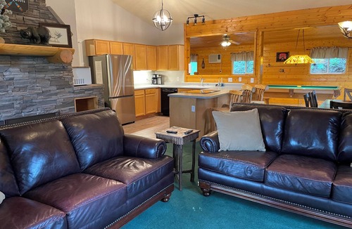 Long Valley Junction Cabin | Bryce & Zion midpoint! Firepit & pool table. ATV trails nearby.
