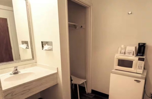 Pendleton Hotel | Budget-Friendly Room w/Comfortable Beds Perfect for Eastern Oregon Road Trips
