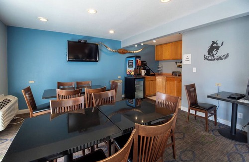 Pendleton Hotel | Budget Stay w/King Bed & Free Breakfast Perfect for Culture Trips in Pendleton