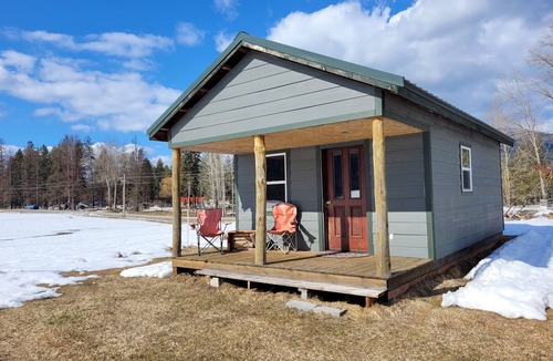 Trout Creek Cabin | bunkhouse near farm animals