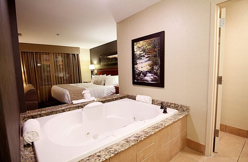 Grand Forks Hotel | C'mon Inn Hotel & Suites
