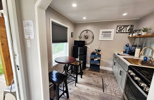 Glenwood Springs Cabin | Cabin 01: Vintage Western Remodeled Luxury & Breathtaking Views + Full Kitchen