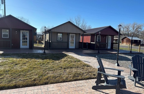 Reed Point Cabin | Cabin 2 in lovely Reed Point with AC