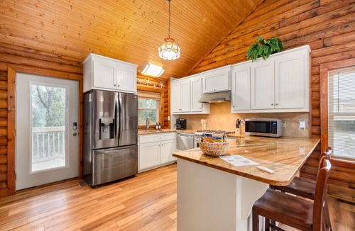 Emerald Isle Cabin | Cabin by the Sea|1-Min Beach·Projector Room·Log Cabin EI