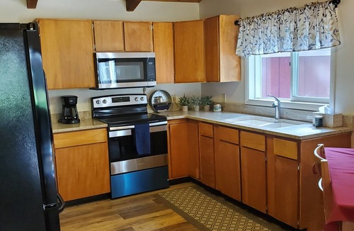 Eureka Cabin | Cabin in the woods, ideal for long stays.