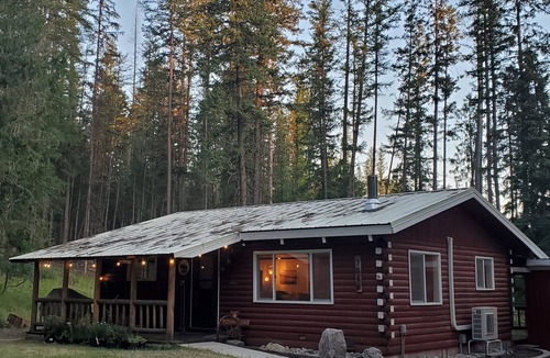 Eureka Cabin | Cabin in the woods, ideal for long stays.